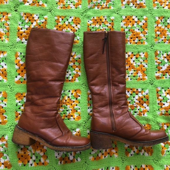 SOLD Vintage 70s Vegan Winter Boots - Picture 1 of 5